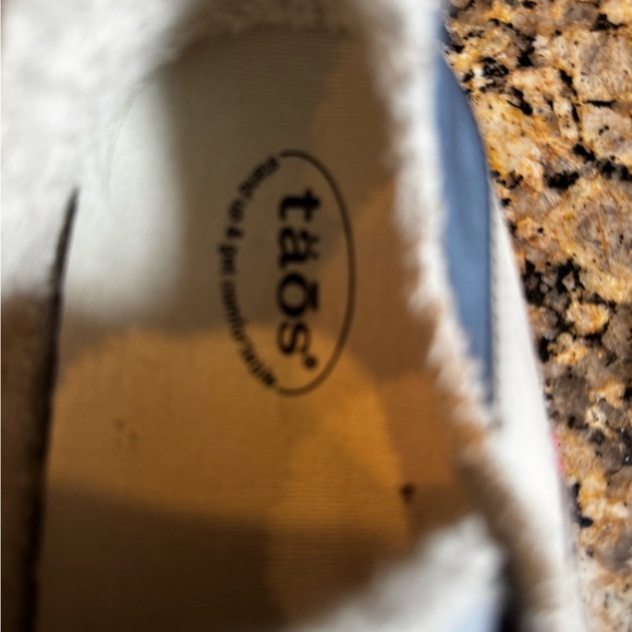 Taos Footwear Women’s Gray and Navy Sneakers - Picture 4 of 15